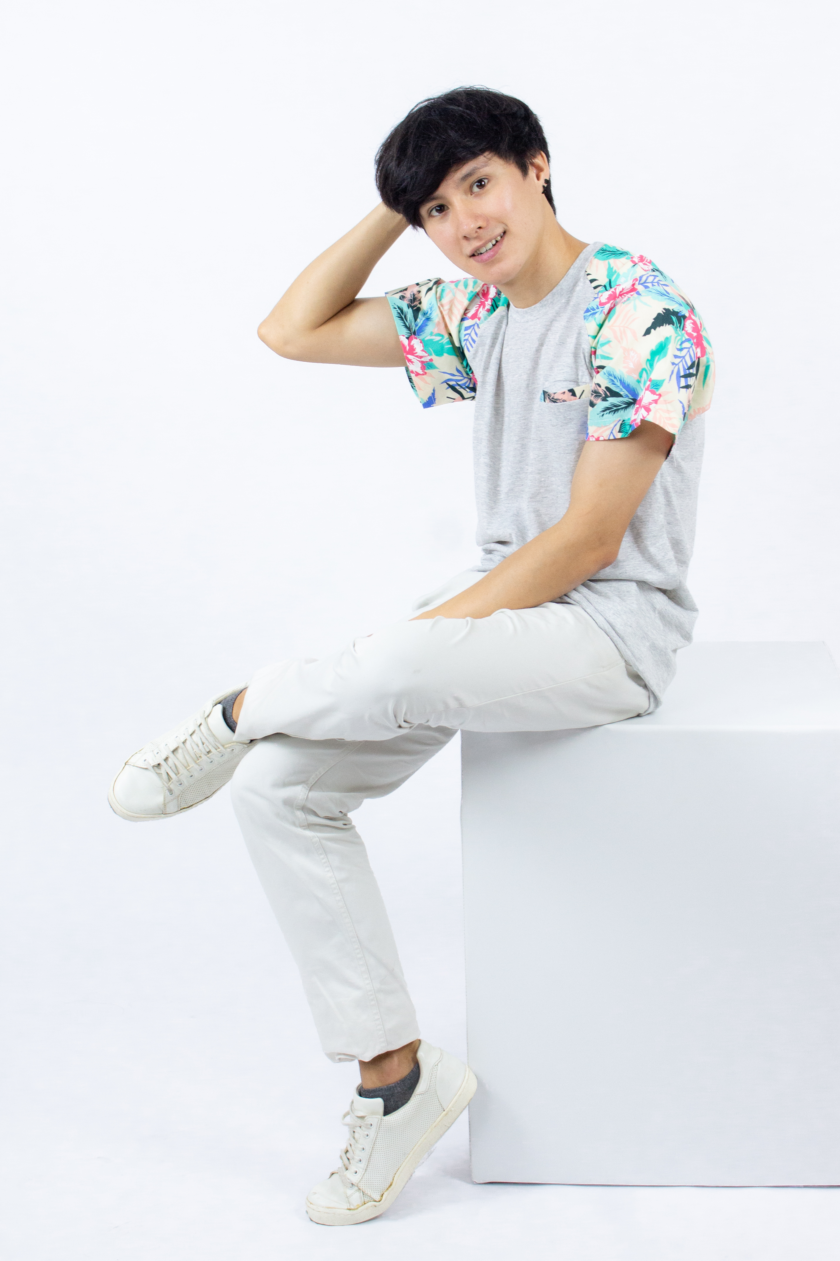 Sleeves flower t shirt pocket